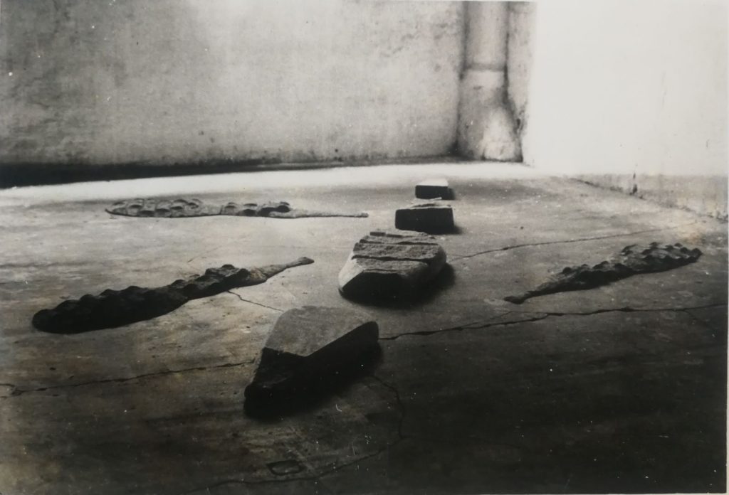 Vista de Agua estanca, de Juan Miguel Muñoz, en su taller de la calle Riereta. Barcelona, 1985.